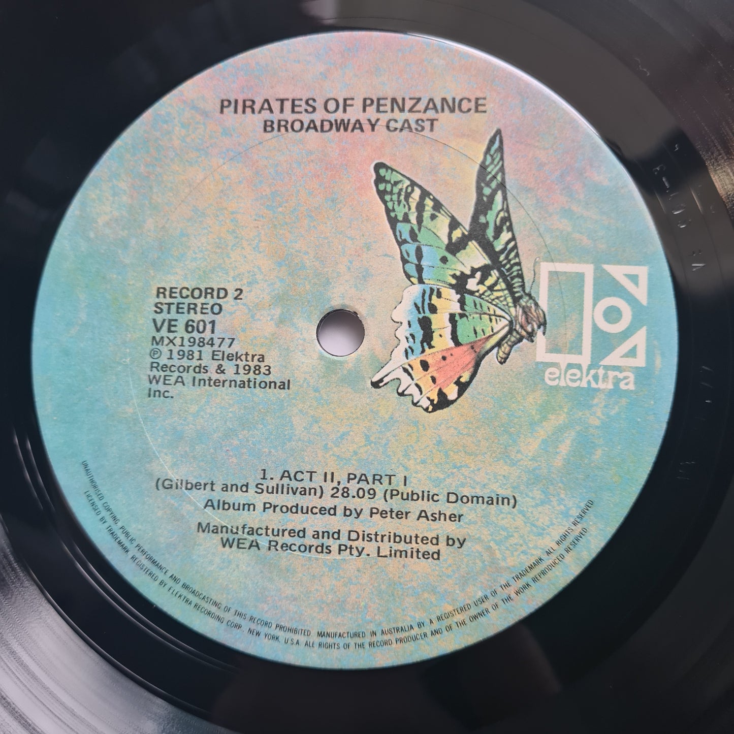 Broadway Cast (Linda Ronstadt) – Gilbert & Sullivan's The Pirates Of Penzance - 1981 (Gatefold) - Vinyl Record 2LP - Sound Hound Records