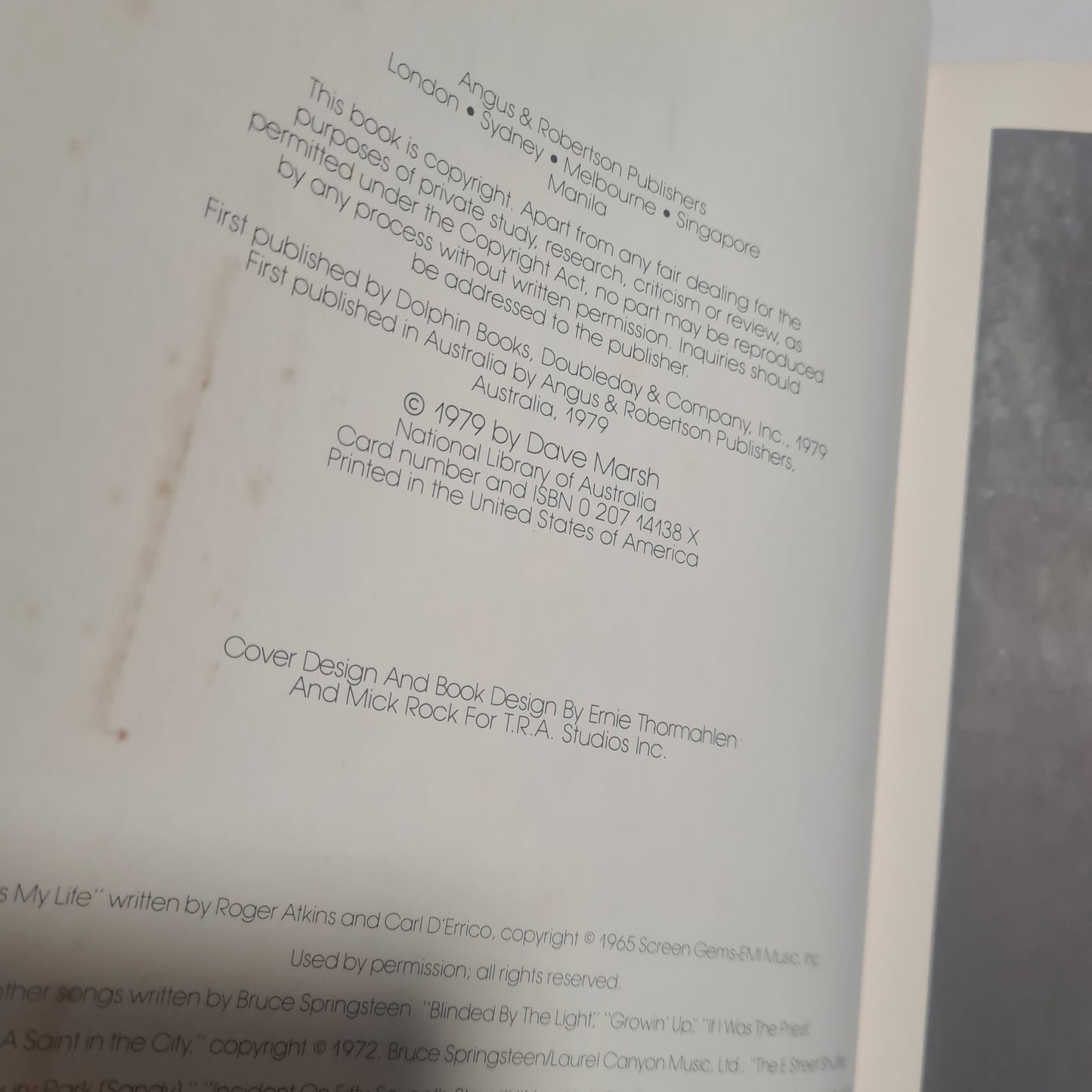 Bruce Springsteen- Born To Run: The Bruce Springsteen Story (1979)- Paperback Book - Sound Hound Records
