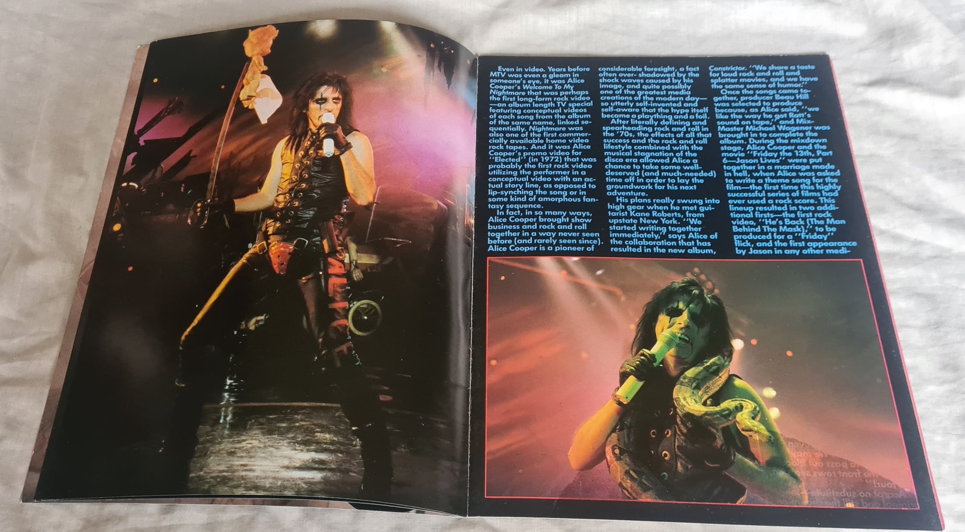 ALICE COOPER- 1986 THE NIGHTMARE RETURNS TOUR- TOUR BOOK- PROGRAM - Sound Hound Records
