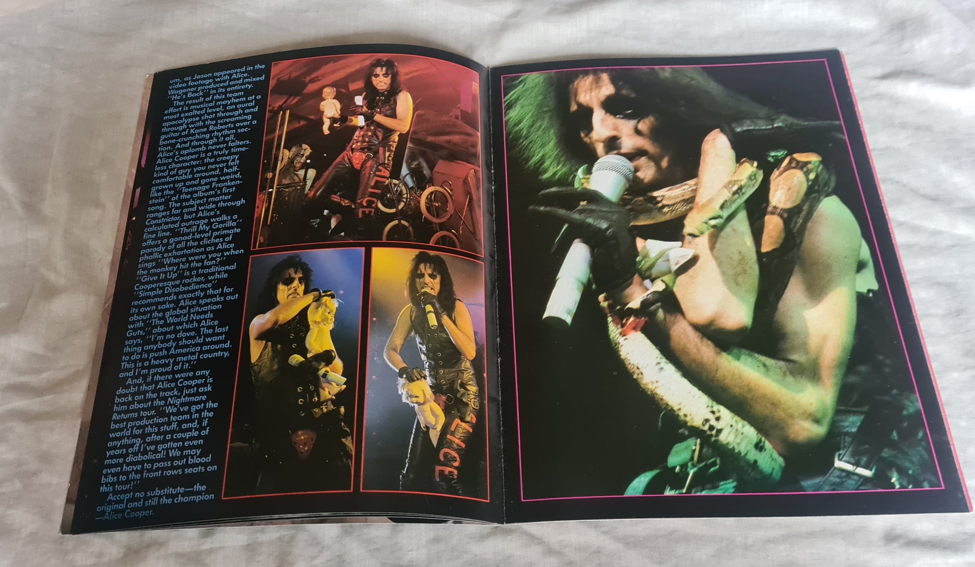 ALICE COOPER- 1986 THE NIGHTMARE RETURNS TOUR- TOUR BOOK- PROGRAM - Sound Hound Records