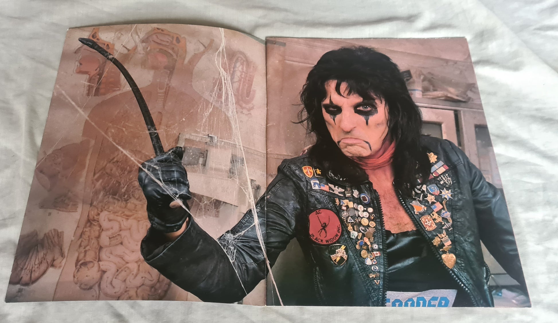 ALICE COOPER- 1986 THE NIGHTMARE RETURNS TOUR- TOUR BOOK- PROGRAM - Sound Hound Records