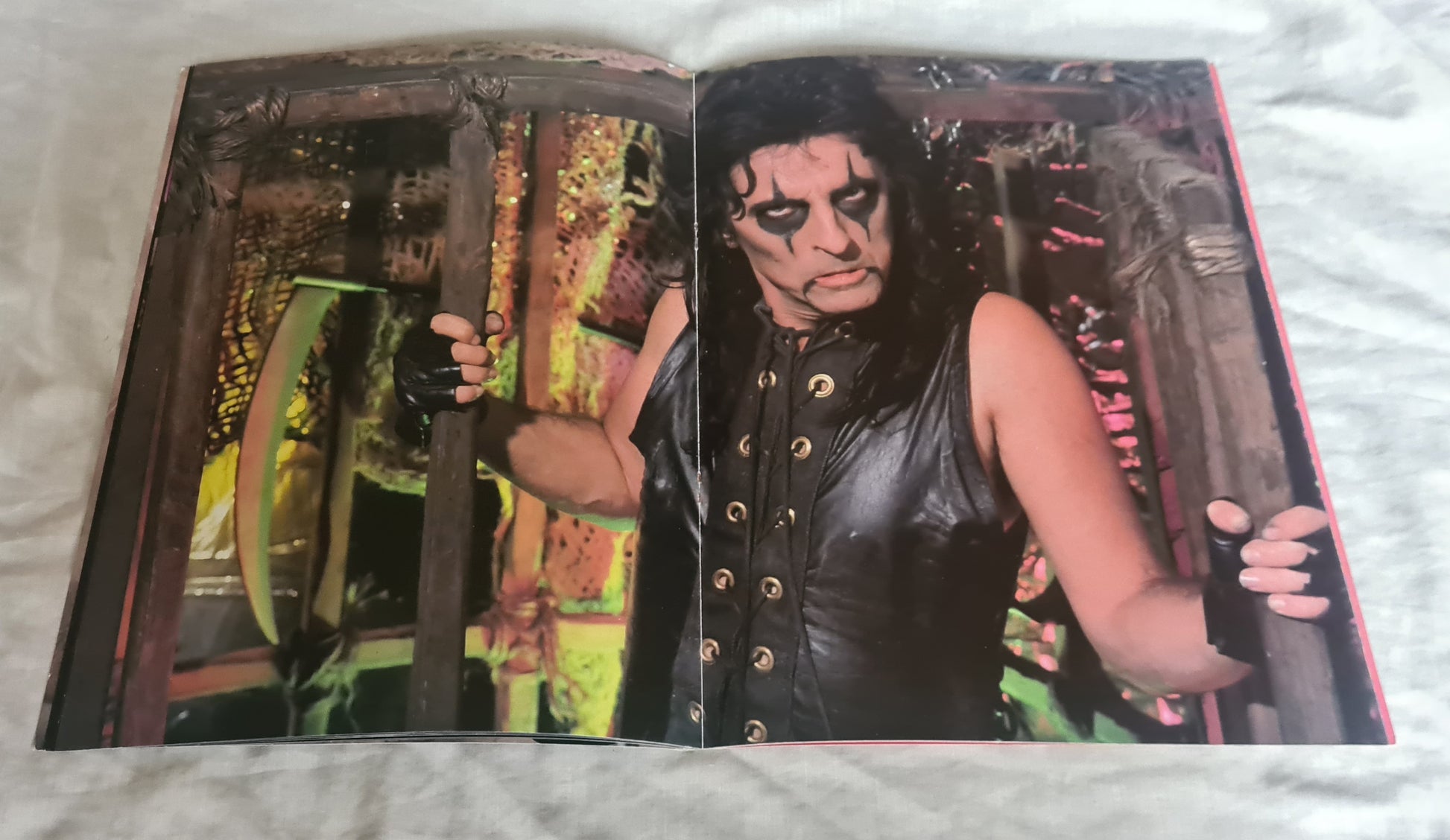 ALICE COOPER- 1986 THE NIGHTMARE RETURNS TOUR- TOUR BOOK- PROGRAM - Sound Hound Records