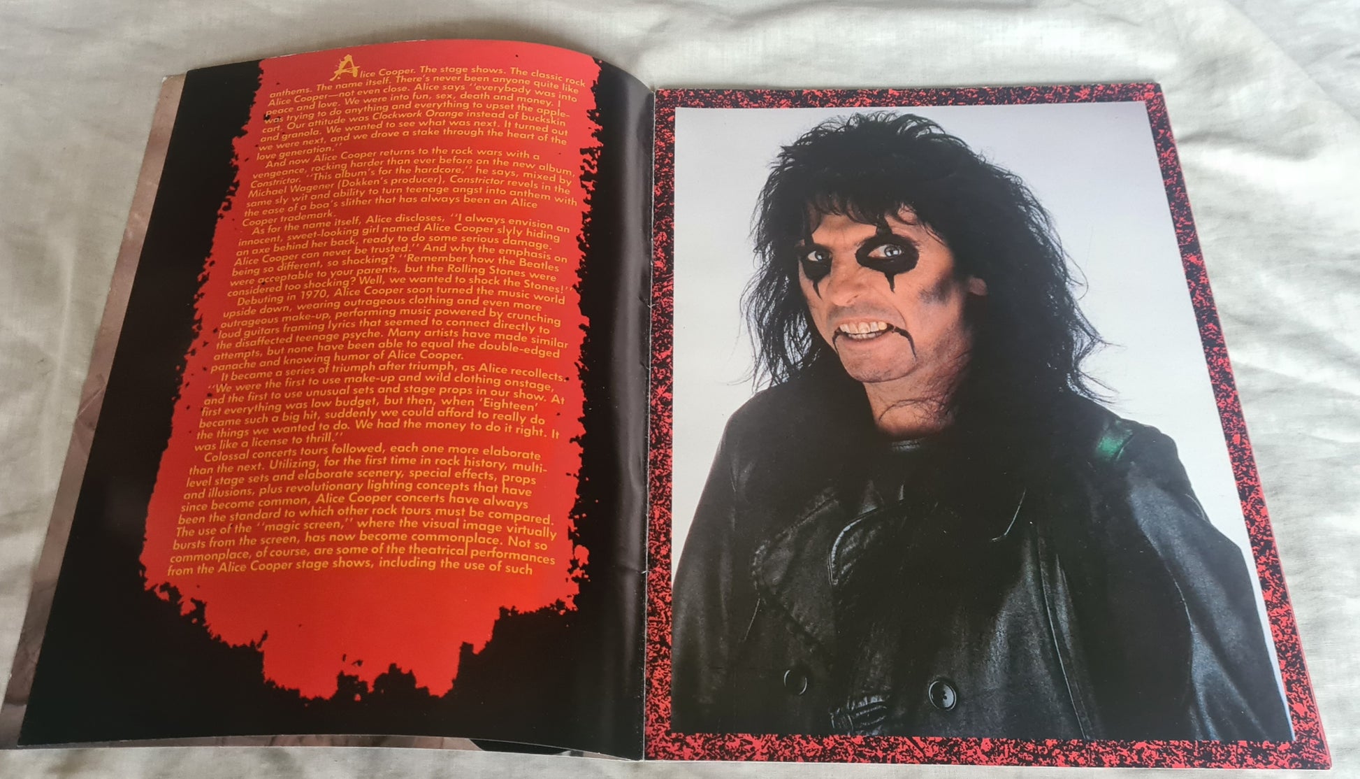 ALICE COOPER- 1986 THE NIGHTMARE RETURNS TOUR- TOUR BOOK- PROGRAM - Sound Hound Records