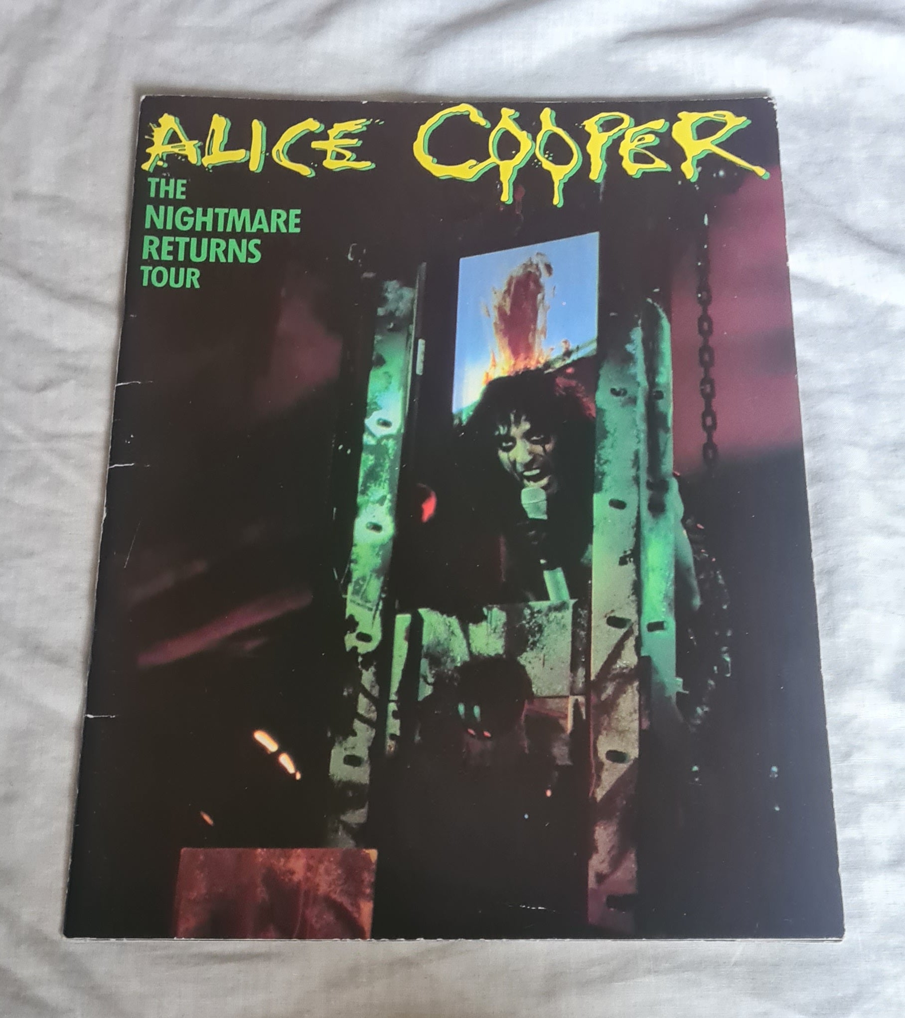 ALICE COOPER- 1986 THE NIGHTMARE RETURNS TOUR- TOUR BOOK- PROGRAM - Sound Hound Records