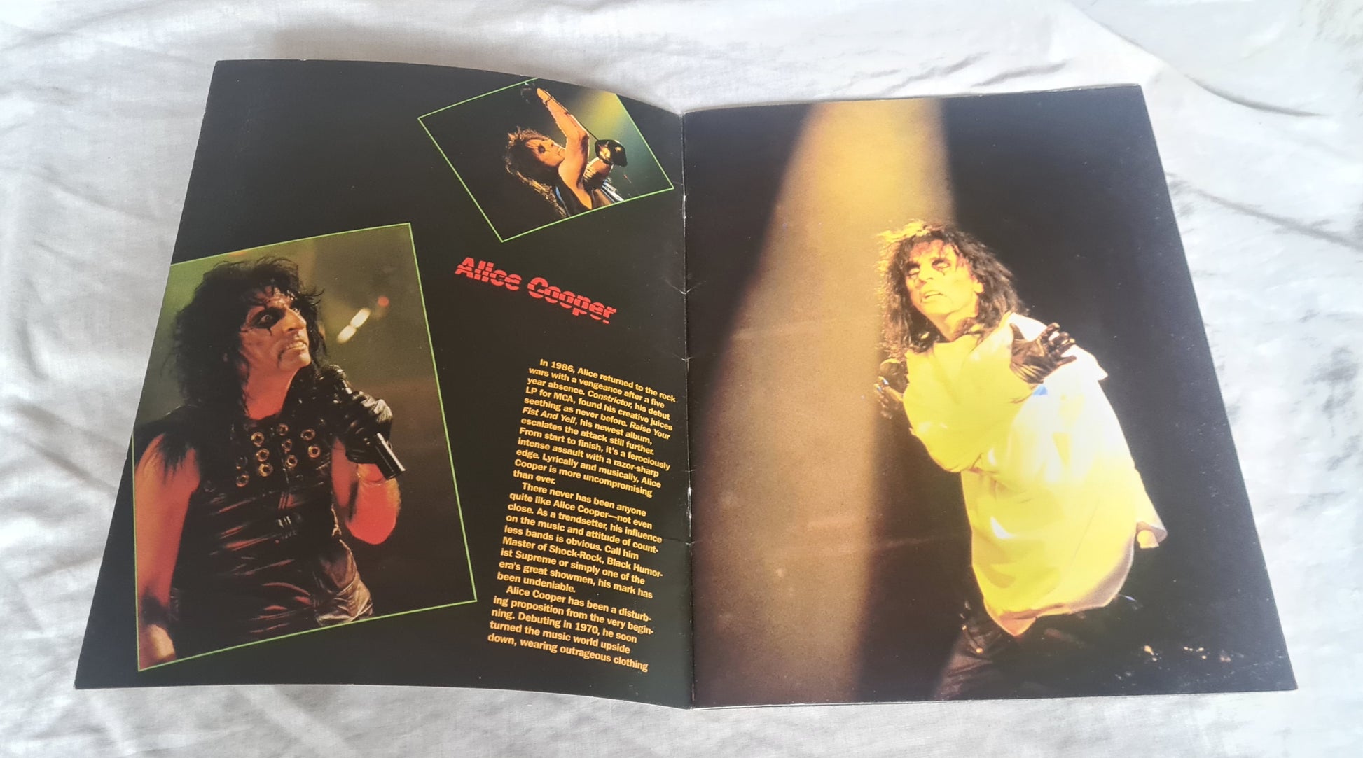 ALICE COOPER- 1987 RAISE YOUR FIST AND YELL TOUR - TOUR BOOK- PROGRAM - Sound Hound Records