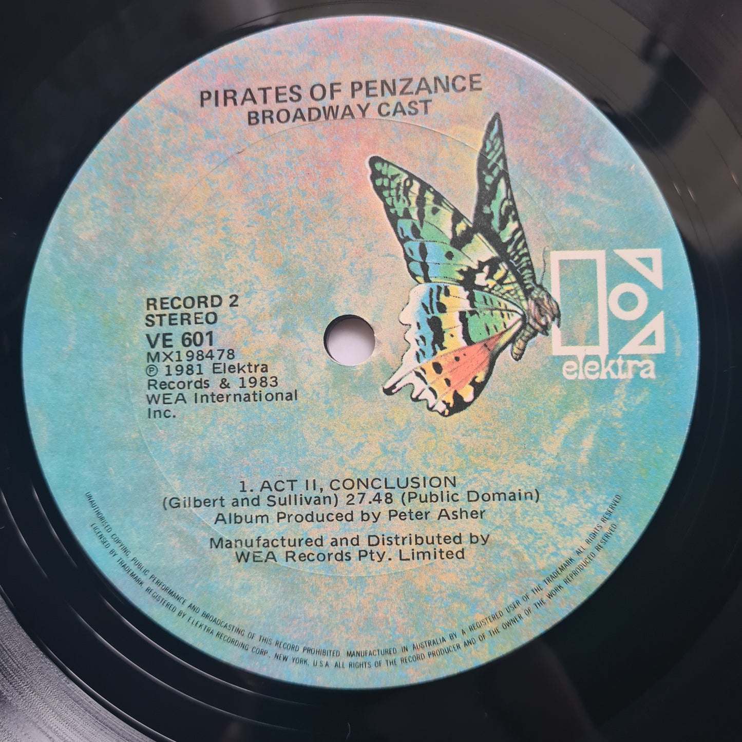 Broadway Cast (Linda Ronstadt) – Gilbert & Sullivan's The Pirates Of Penzance - 1981 (Gatefold) - Vinyl Record 2LP - Sound Hound Records