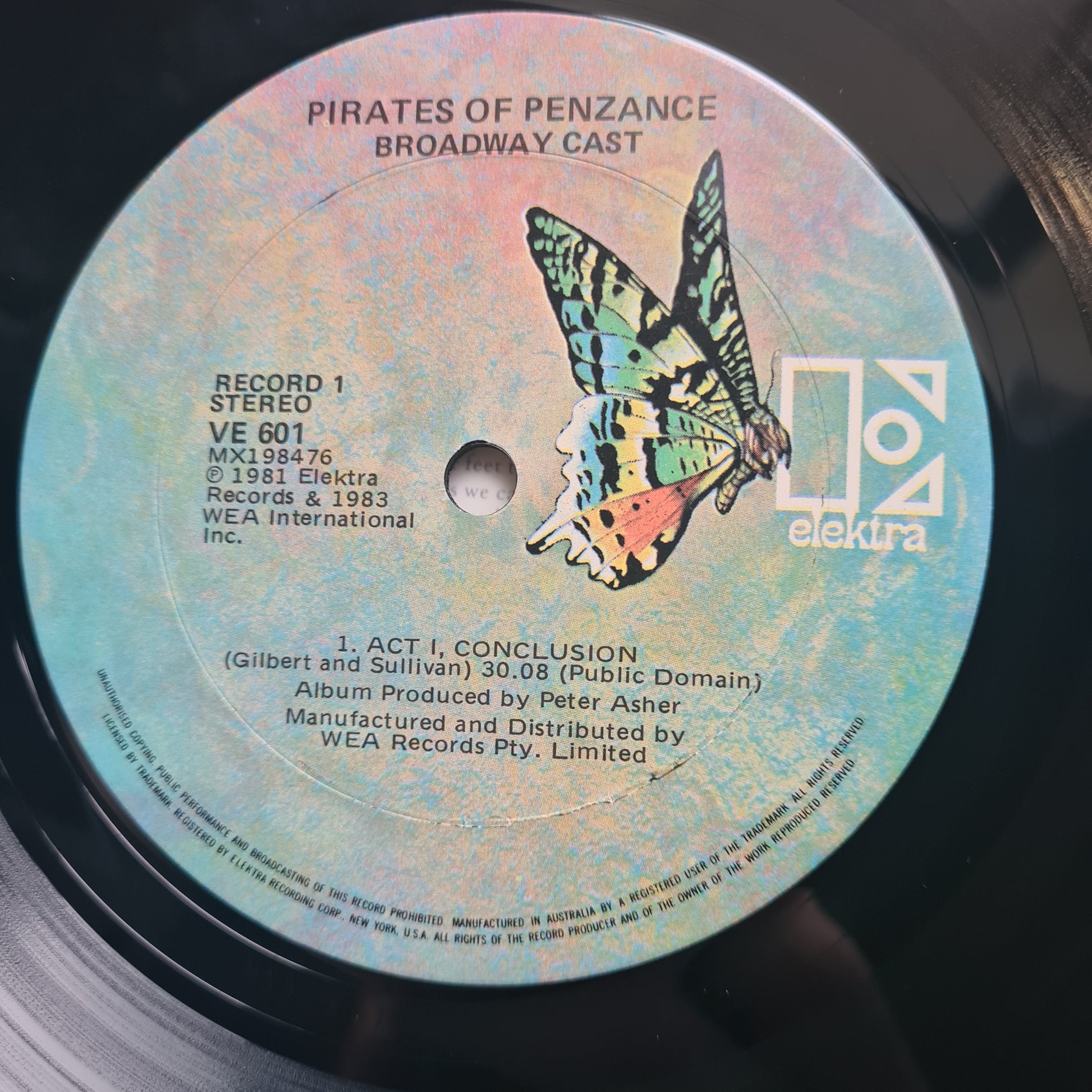 Broadway Cast (Linda Ronstadt) – Gilbert & Sullivan's The Pirates Of Penzance - 1981 (Gatefold) - Vinyl Record 2LP - Sound Hound Records