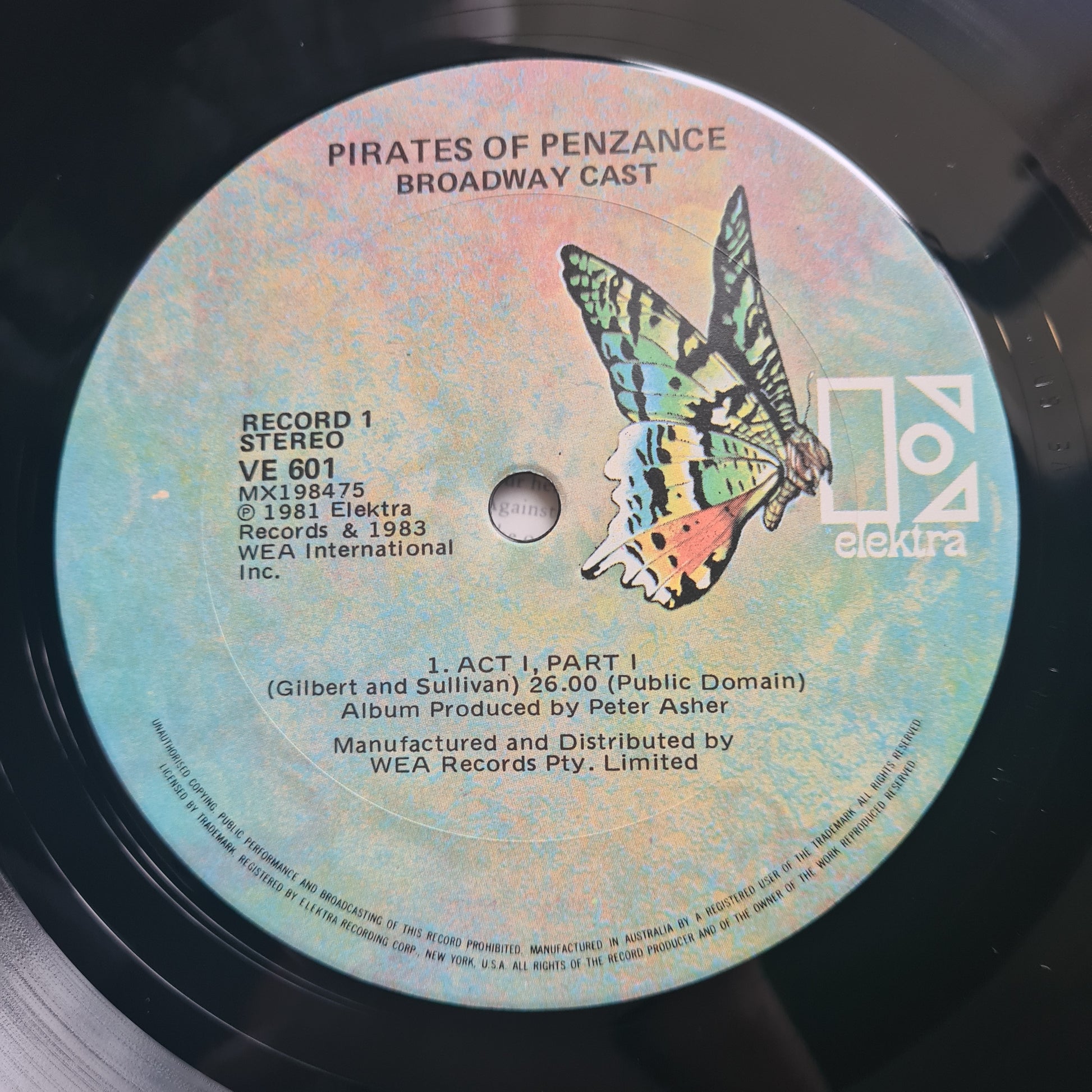 Broadway Cast (Linda Ronstadt) – Gilbert & Sullivan's The Pirates Of Penzance - 1981 (Gatefold) - Vinyl Record 2LP - Sound Hound Records
