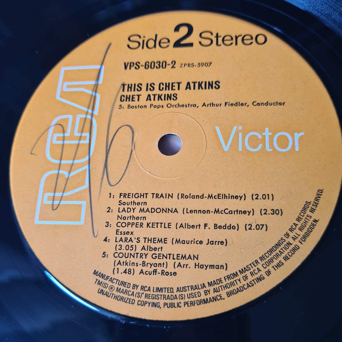 Chet Atkins – This Is Chet Atkins - 1970 - Vinyl Record 2LP - Sound Hound Records