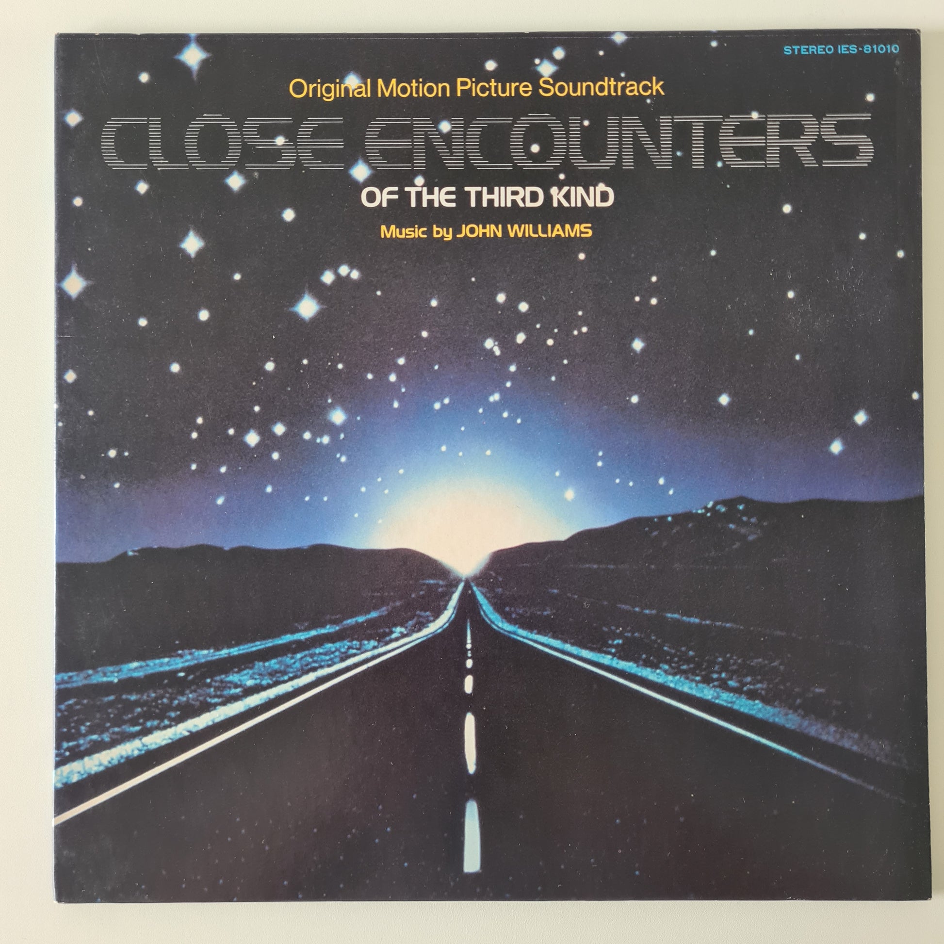 John Williams – Close Encounters Of The Third Kind (Original Motion Picture Soundtrack)- 1977 (Japanese Pressing) - Vinyl Record LP with BONUS Single - Sound Hound Records