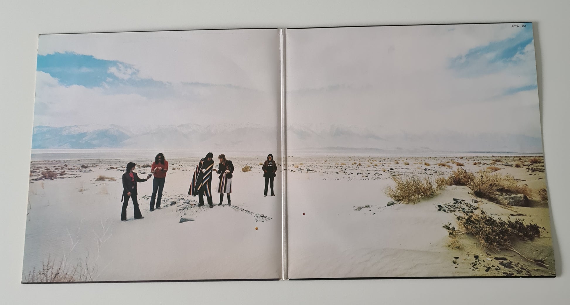 Wings – Venus & Mars - 1975 (with Posters, Book Mark & Sticker) - Vinyl Record LP (near mint) - Sound Hound Records