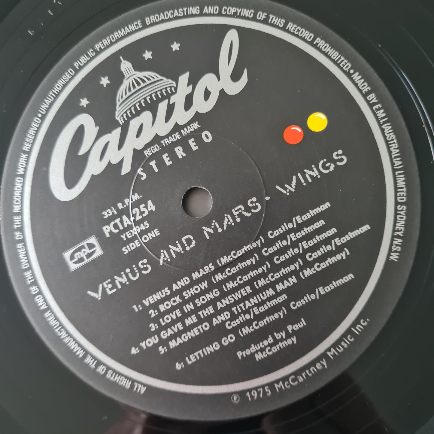 Wings – Venus & Mars - 1975 (with Posters, Book Mark & Sticker) - Vinyl Record LP (near mint) - Sound Hound Records
