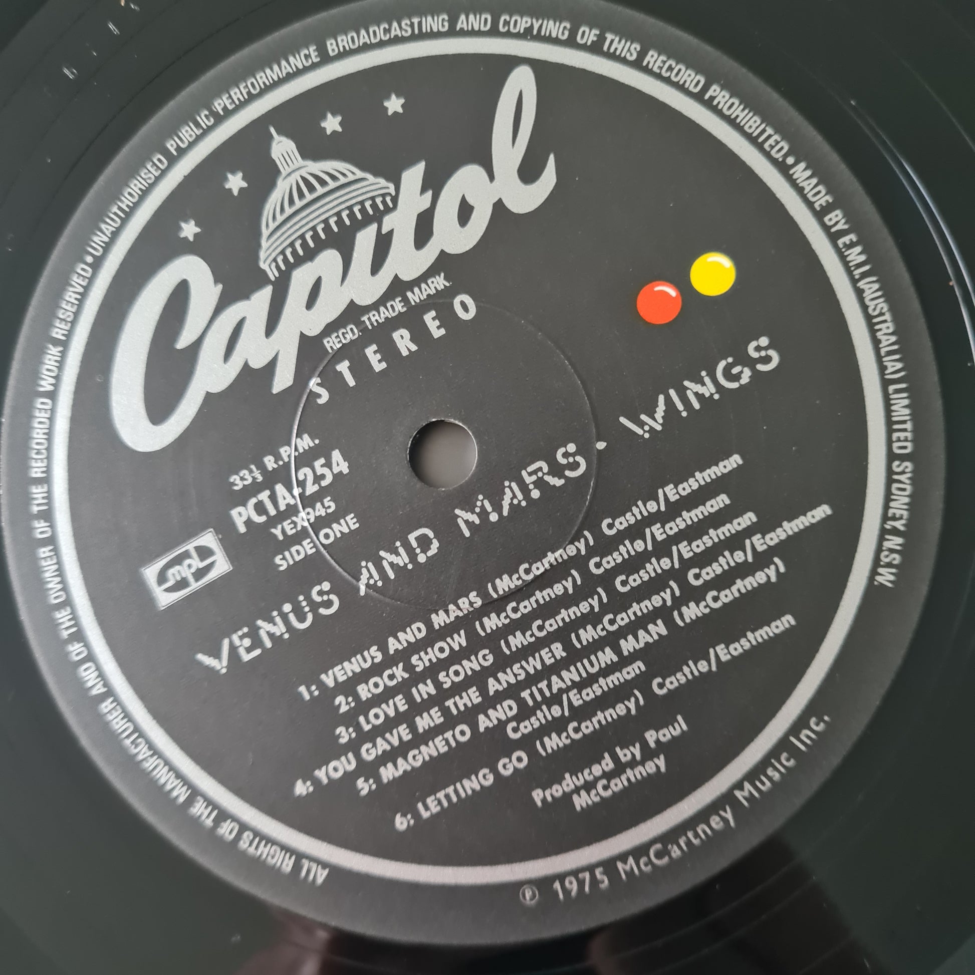 Wings – Venus & Mars - 1975 (with Posters, Book Mark & Sticker) - Vinyl Record LP (near mint) - Sound Hound Records