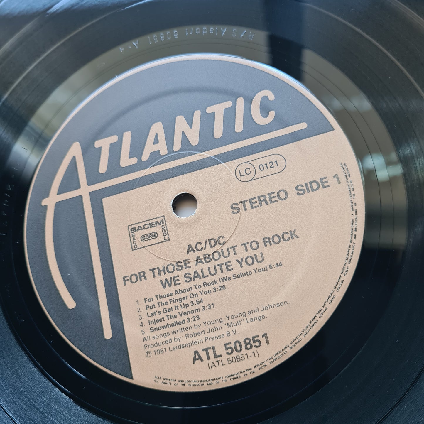 AC/DC – For Those About To Rock We Salute You - 1981 (European Pressing) - Vinyl Record LP (near mint)