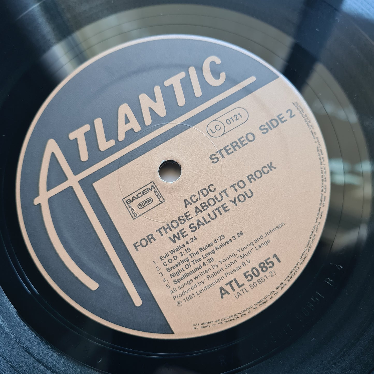 AC/DC – For Those About To Rock We Salute You - 1981 (European Pressing) - Vinyl Record LP (near mint)